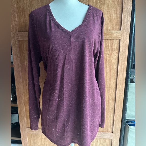 Apt 9 Gold Metallic Burgundy Top - Picture 2 of 2